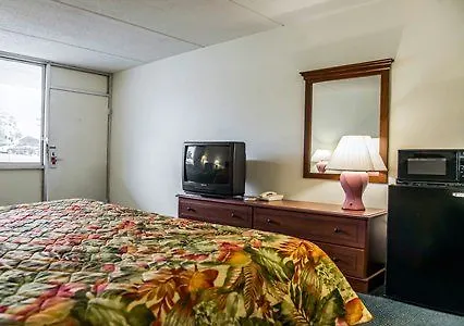 Lodge Econo I-10 Near *