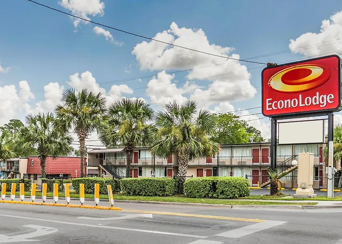 Lodge Econo I-10 Near *