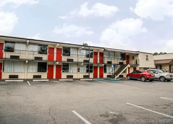 Lodge Econo I-10 Near